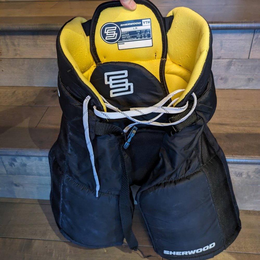 Kids hockey pants